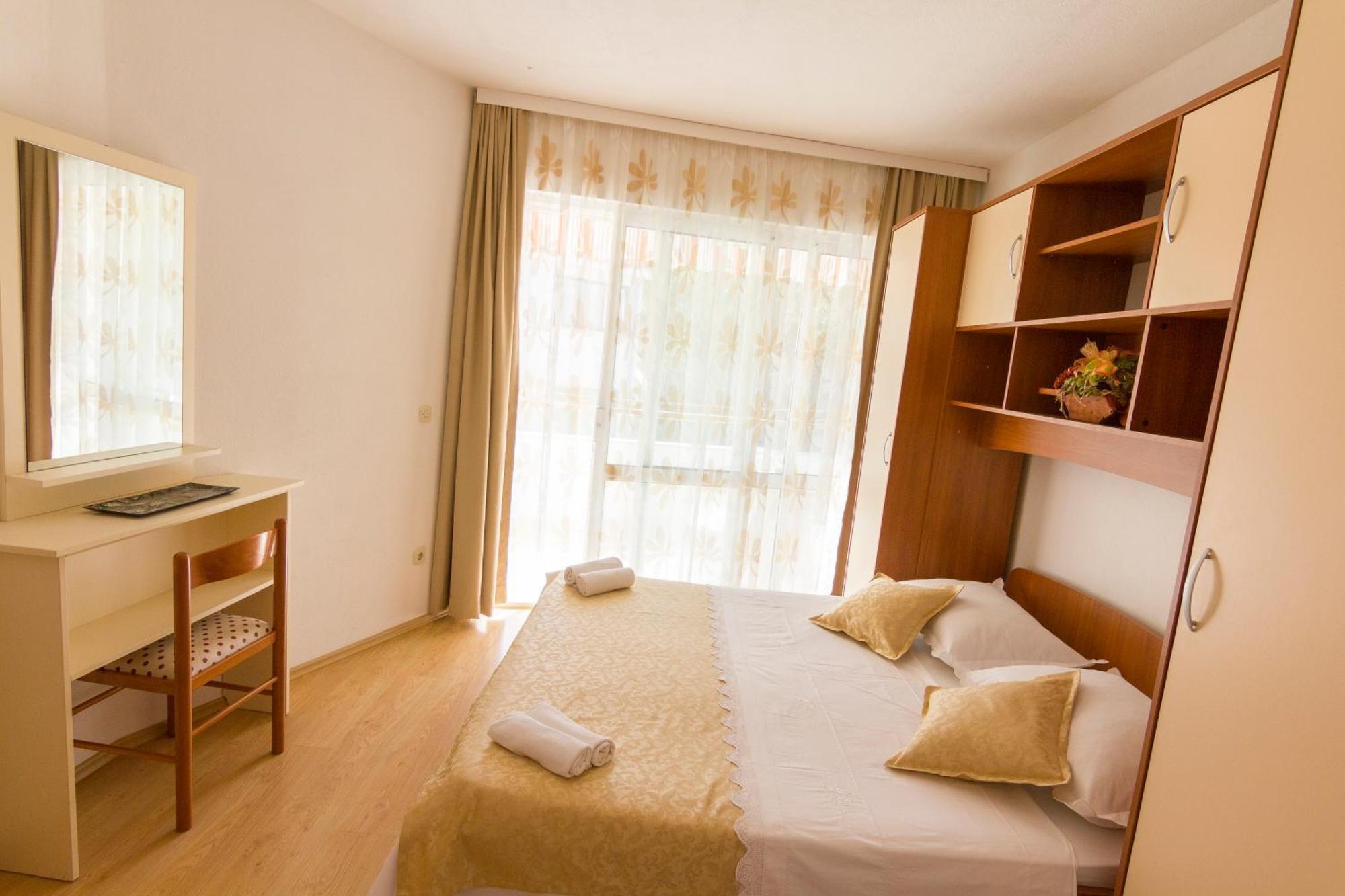 Appartamento Apartman Vulic Tučepi Esterno foto